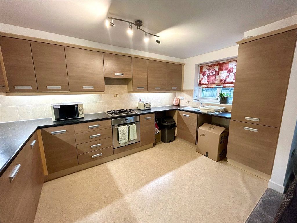 Property photo 3 of 9 Kitchen
