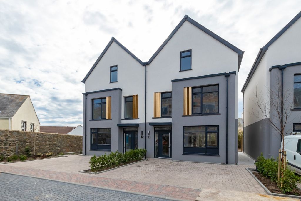 Property photo 1 of 22 Picture No. 04