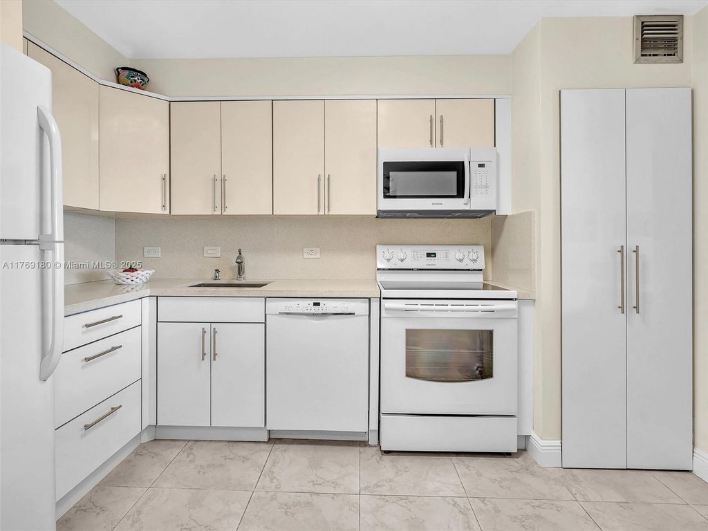 Property photo 3 of 49 <Alttext/>