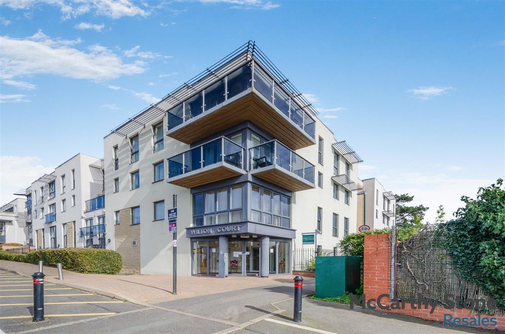 Property photo 1 of 29 8683082-Exterior01.Jpg