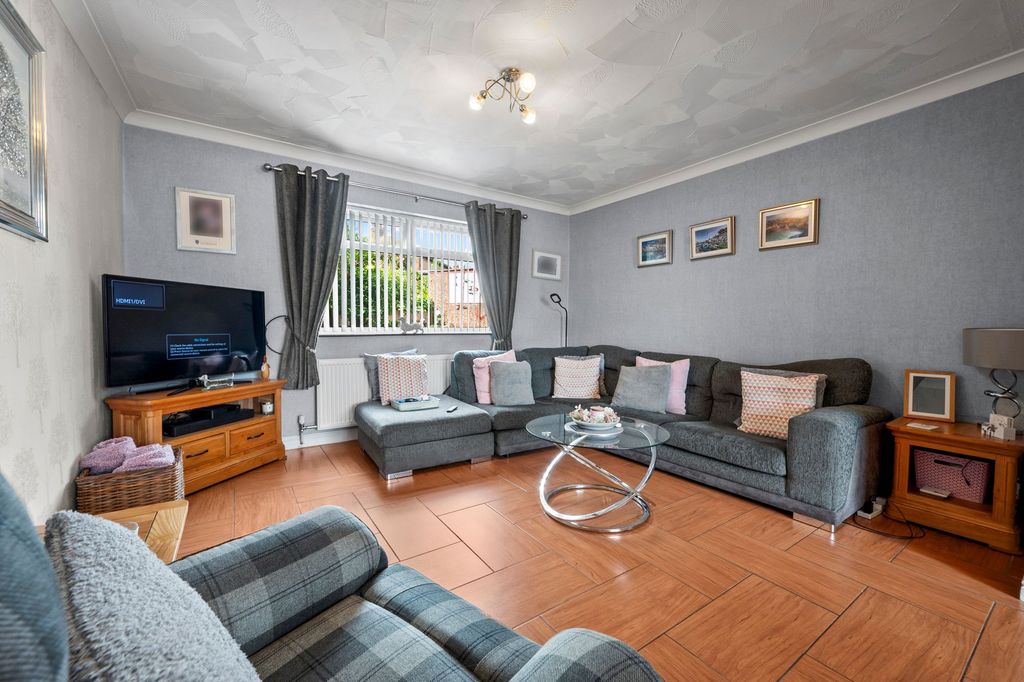 Property photo 2 of 33