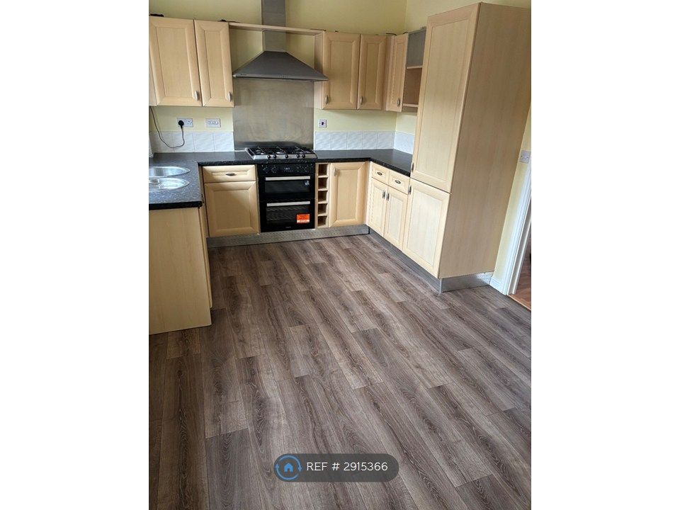 Property photo 3 of 9 Kitchen