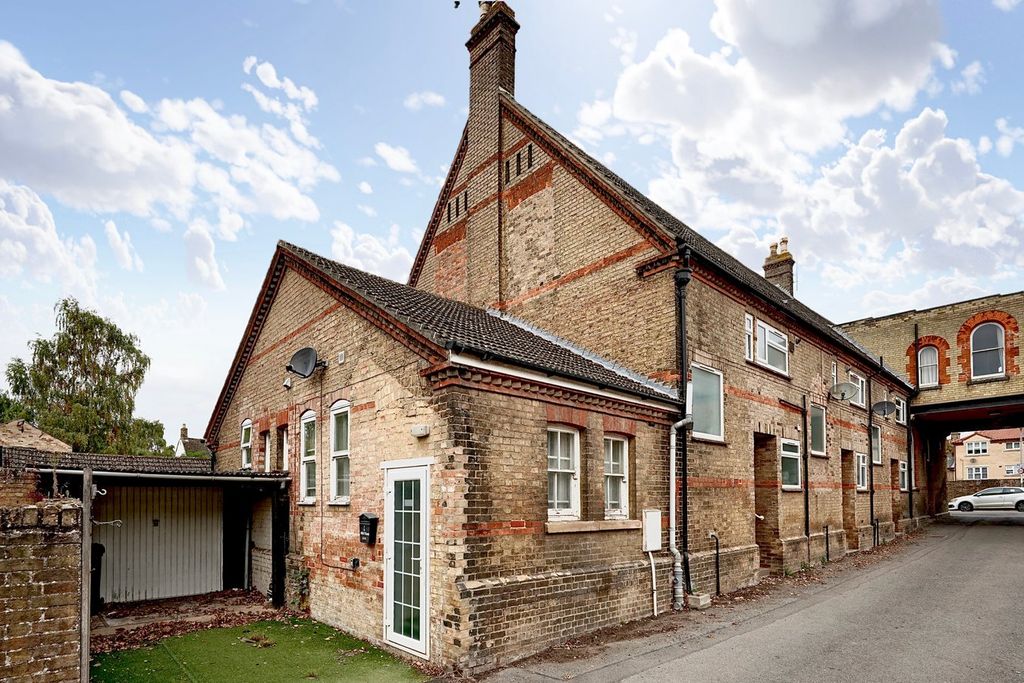 Property photo 1 of 5