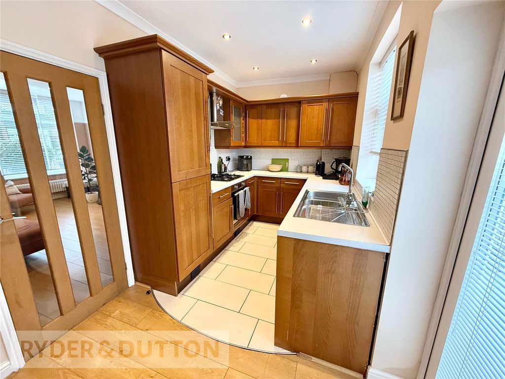 Property photo 3 of 17 Kitchen