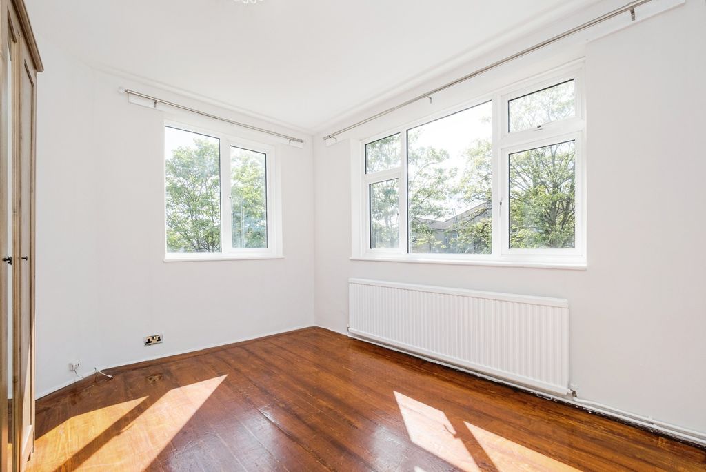 Property photo 2 of 17 Photo