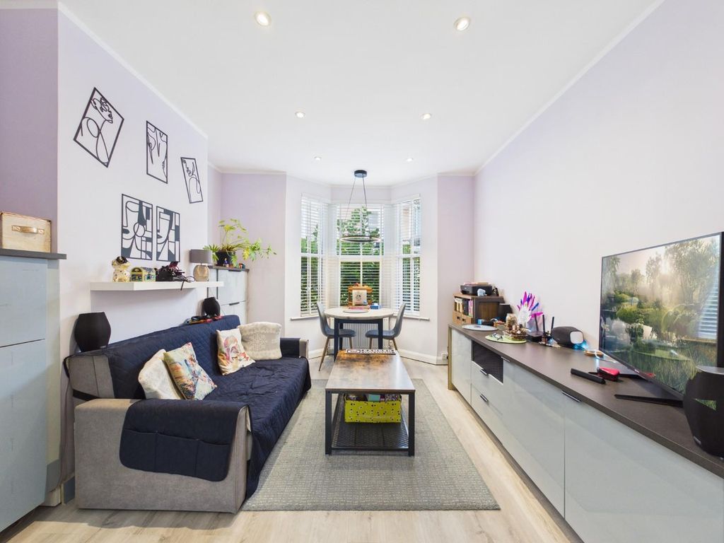 Property photo 2 of 27 Cam01530G0-Pr0382-Still001.Jpg