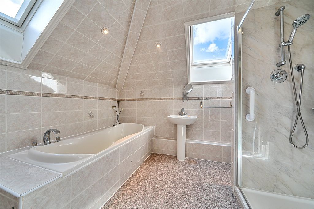 Additional image 11 of 3 bed flat for saleCulloden Road, Enfield EN2