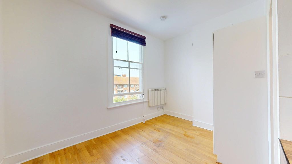 Property photo 1 of 13 Bedroom