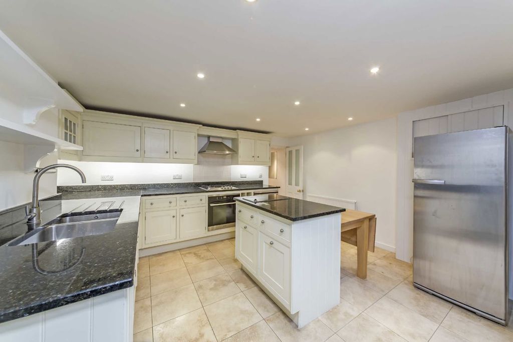 Property photo 2 of 6