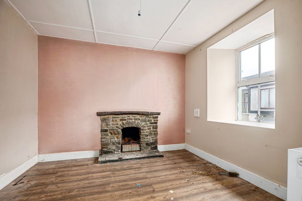 Property photo 3 of 17 Pbox-Img.Jpg