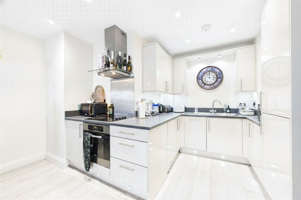 Property photo 2 of 8 Picture No. 46