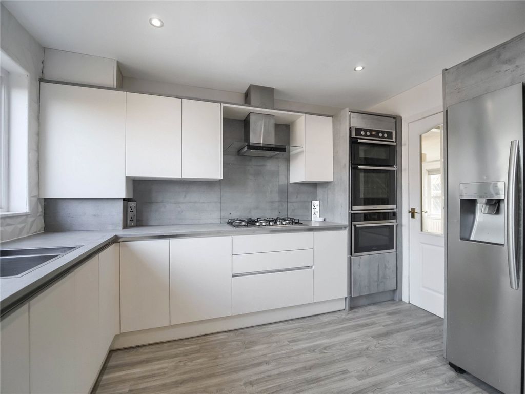 Property photo 3 of 27 Picture No. 10