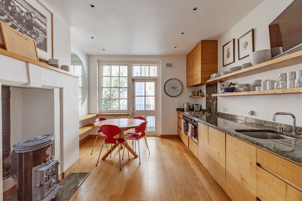 Property photo 1 of 20 Broad Court, Covent Garden - Tavistock Bow