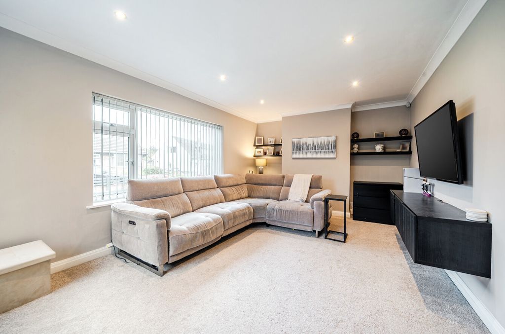 Property photo 2 of 16 1530989-12-6Ad0Ed...