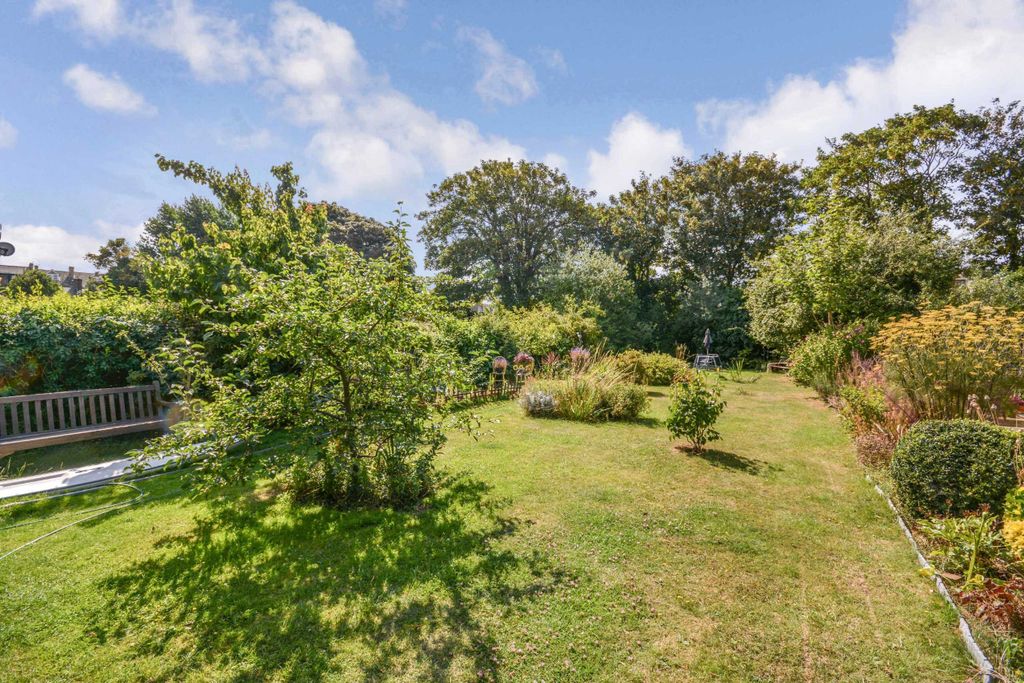 Property photo 2 of 7