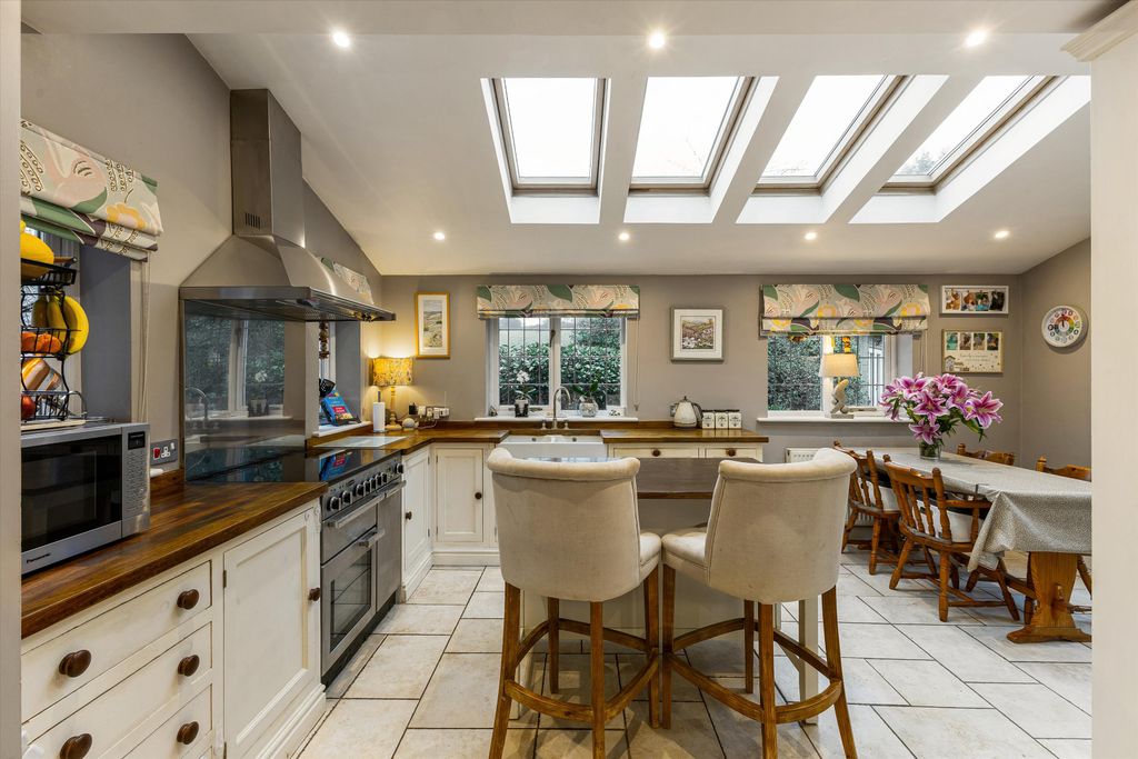 Property photo 3 of 16 Image