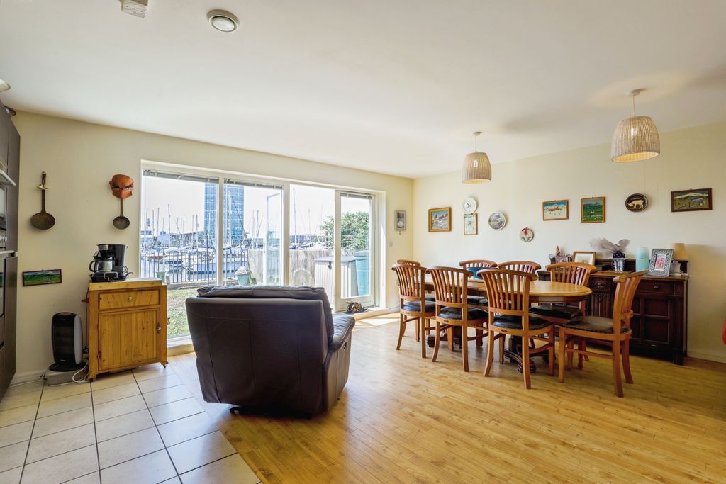 Additional image 20 of 4 bed terraced house for saleRedshank Road, St Mary Island, Chatham ME4