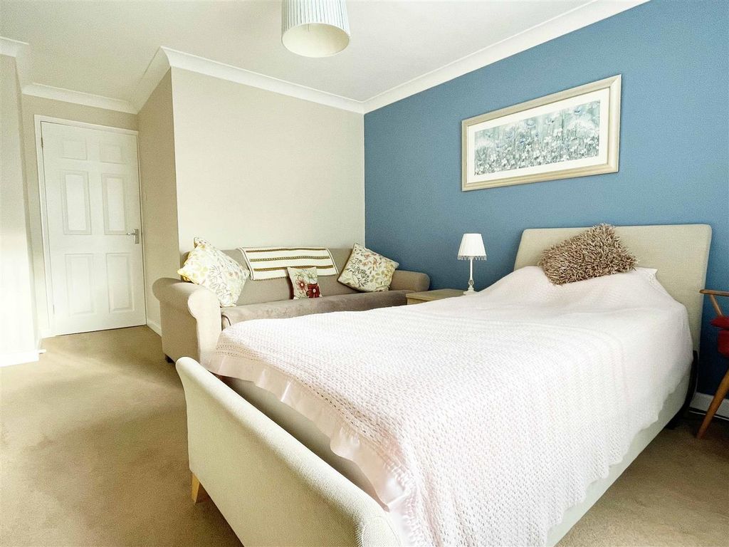 Property photo 3 of 20 Bed1c.Jpg