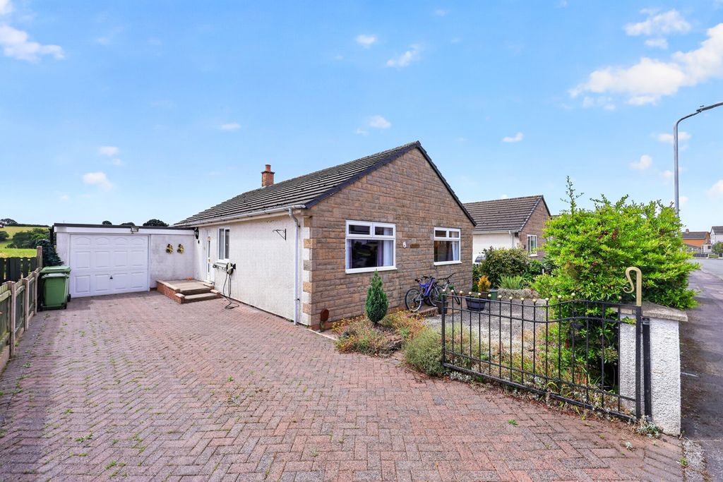 Property photo 1 of 17 Outside