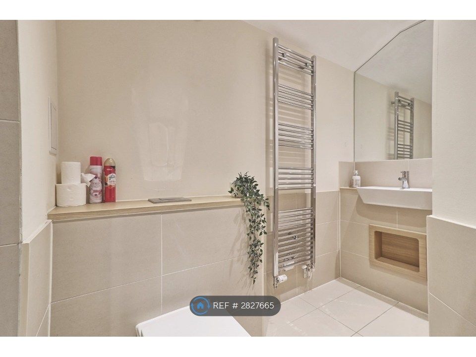 Property photo 2 of 28