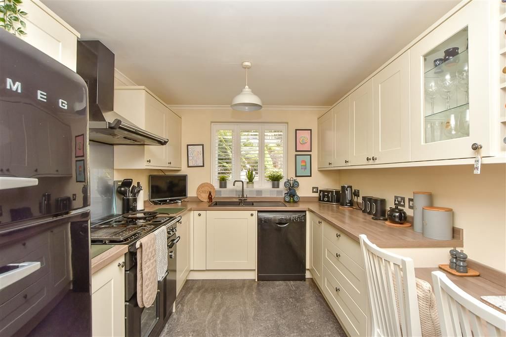 Property photo 1 of 11 Kitchen