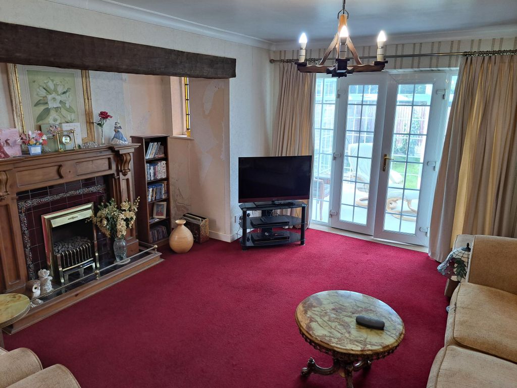 Property photo 2 of 11