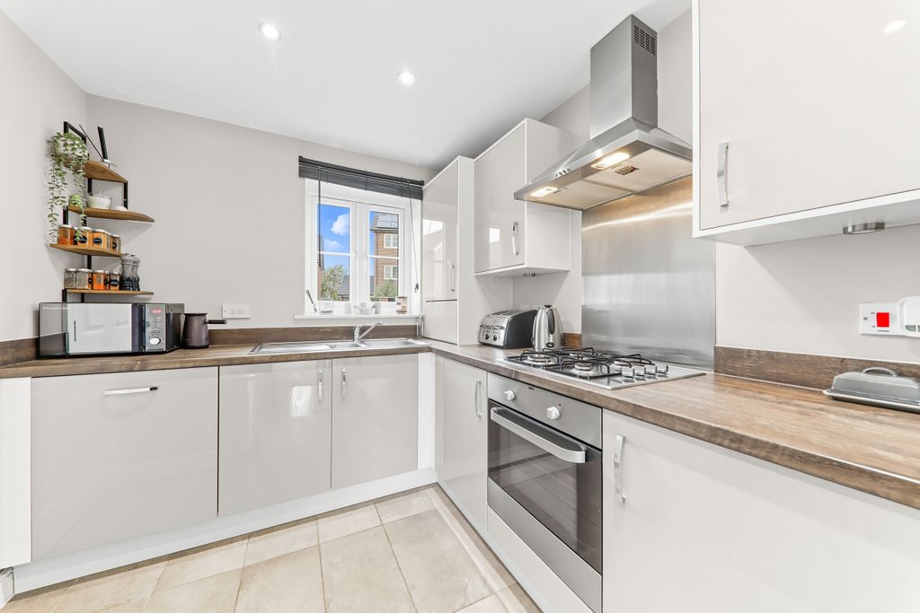 Property photo 3 of 20 Kitchen