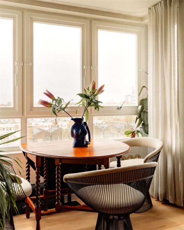 Property photo 3 of 11 Dining Space
