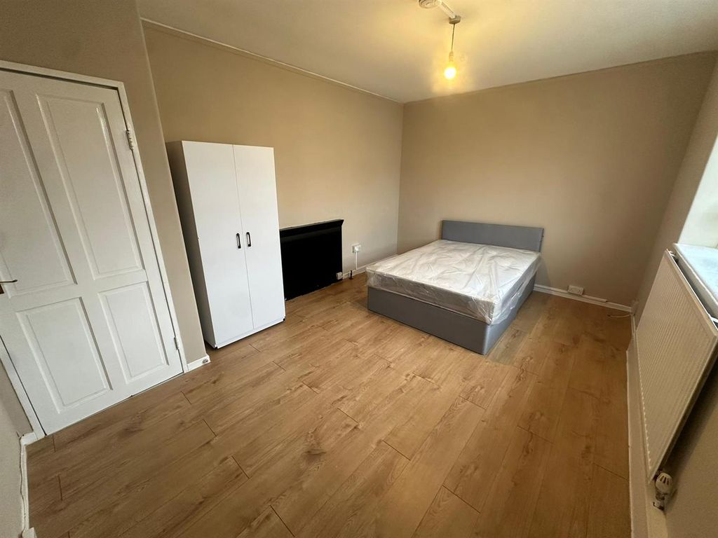 Property photo 1 of 2 Bedroom.Jpg