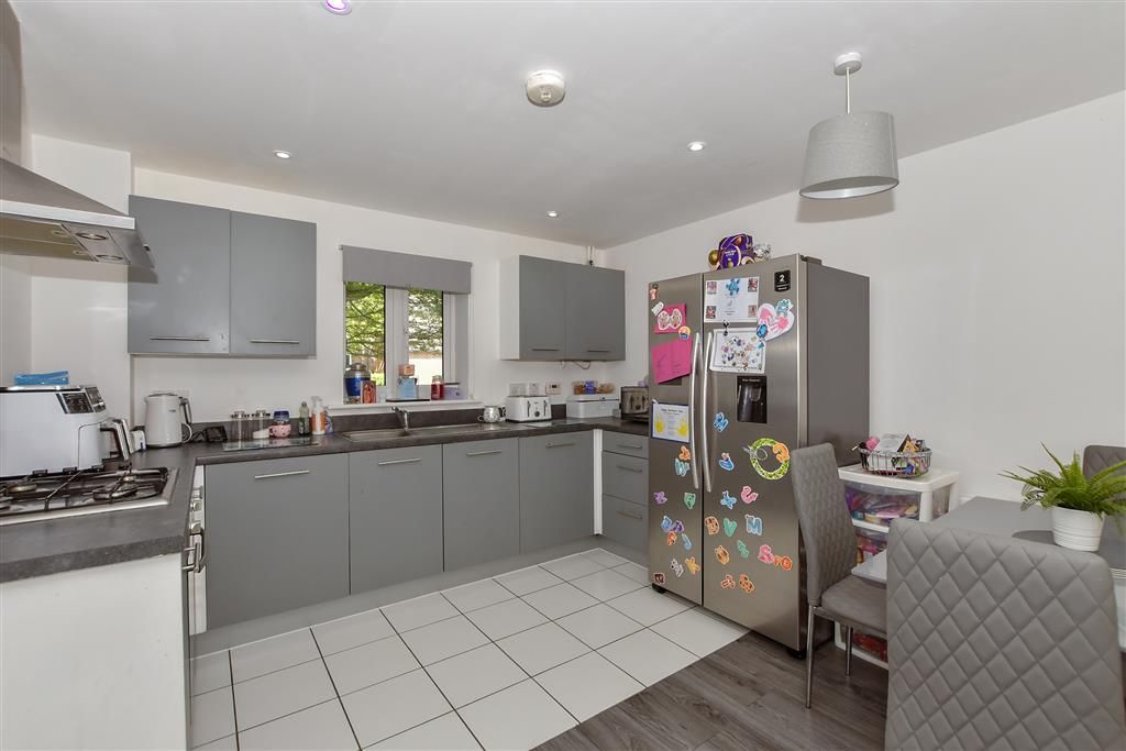 Property photo 2 of 12 Kitchen/Lounge