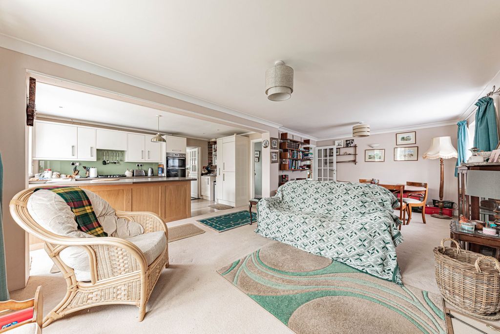 Property photo 2 of 21 Living Room/Dining Room/Kitchen (1)