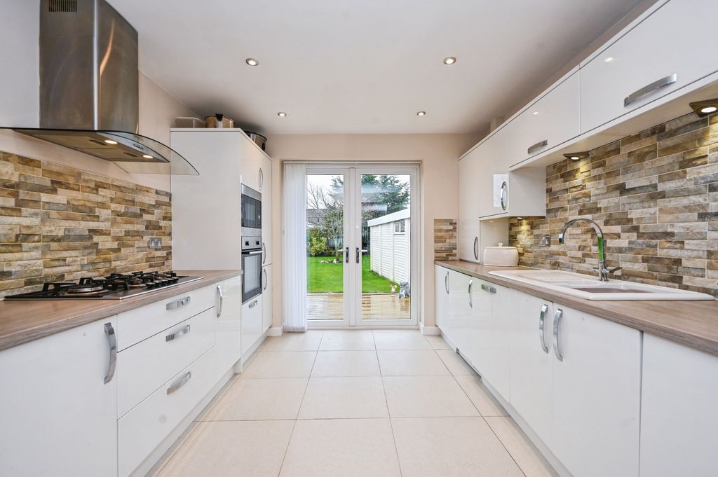 Property photo 3 of 22