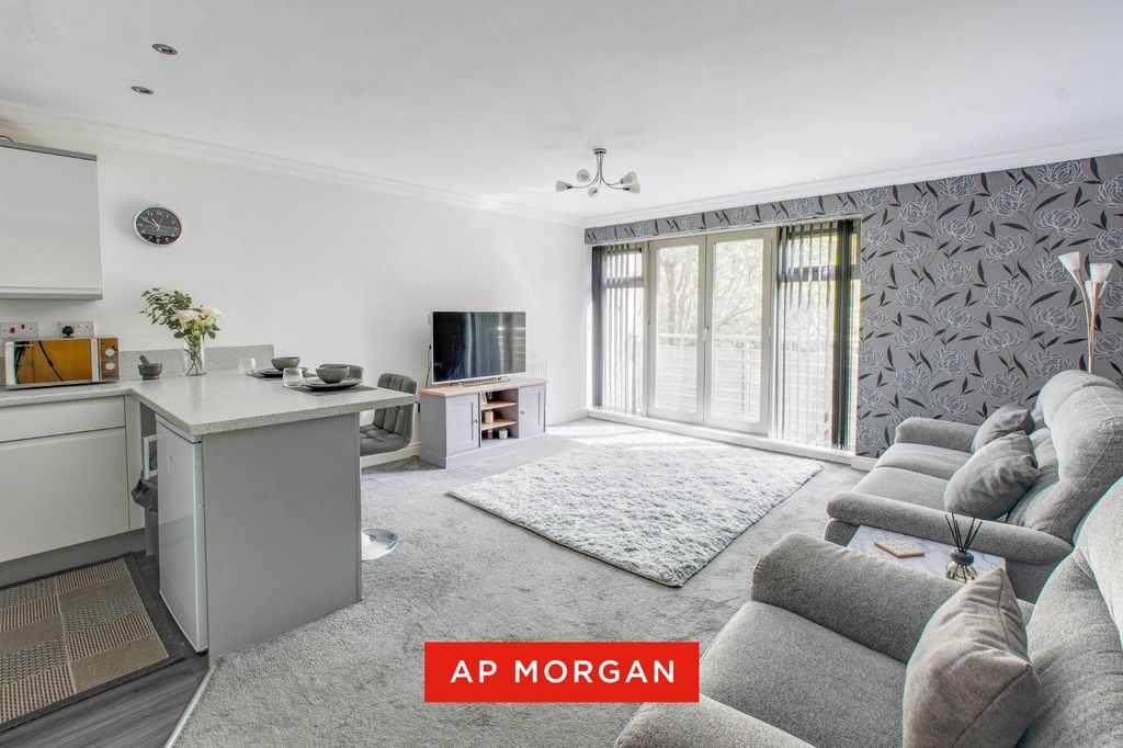 Property photo 2 of 19 Picture No. 28