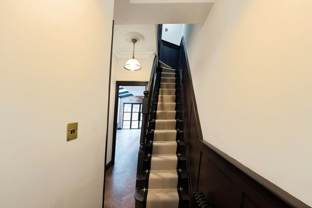 Property photo 3 of 16 Pbox-Img.Jpg