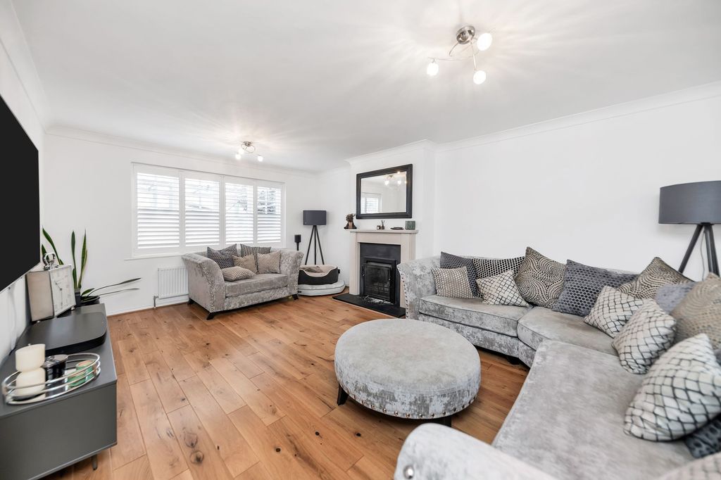 Property photo 3 of 27