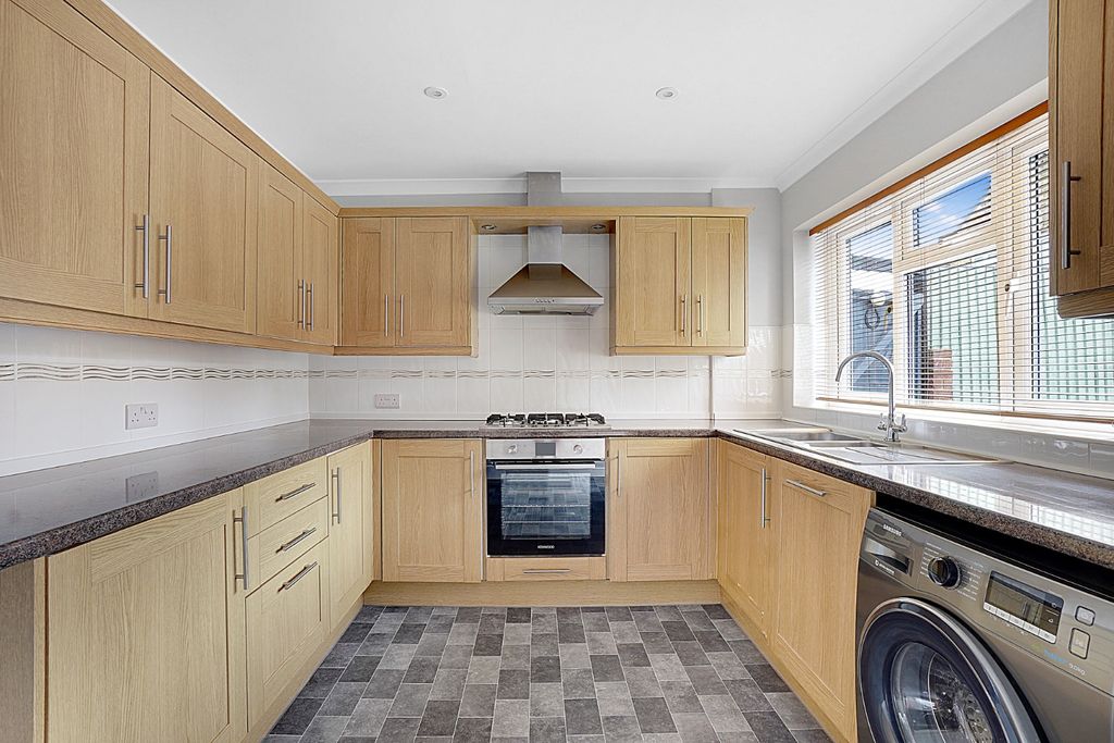 Property photo 3 of 14 4321918