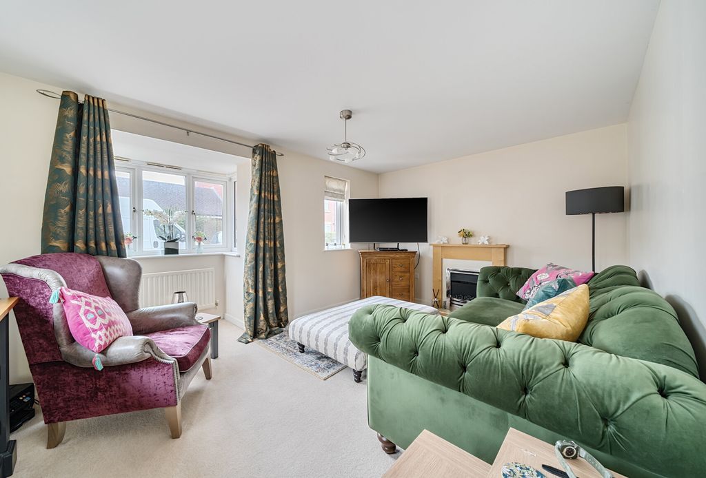 Property photo 2 of 14 1327048-19-687F5A...
