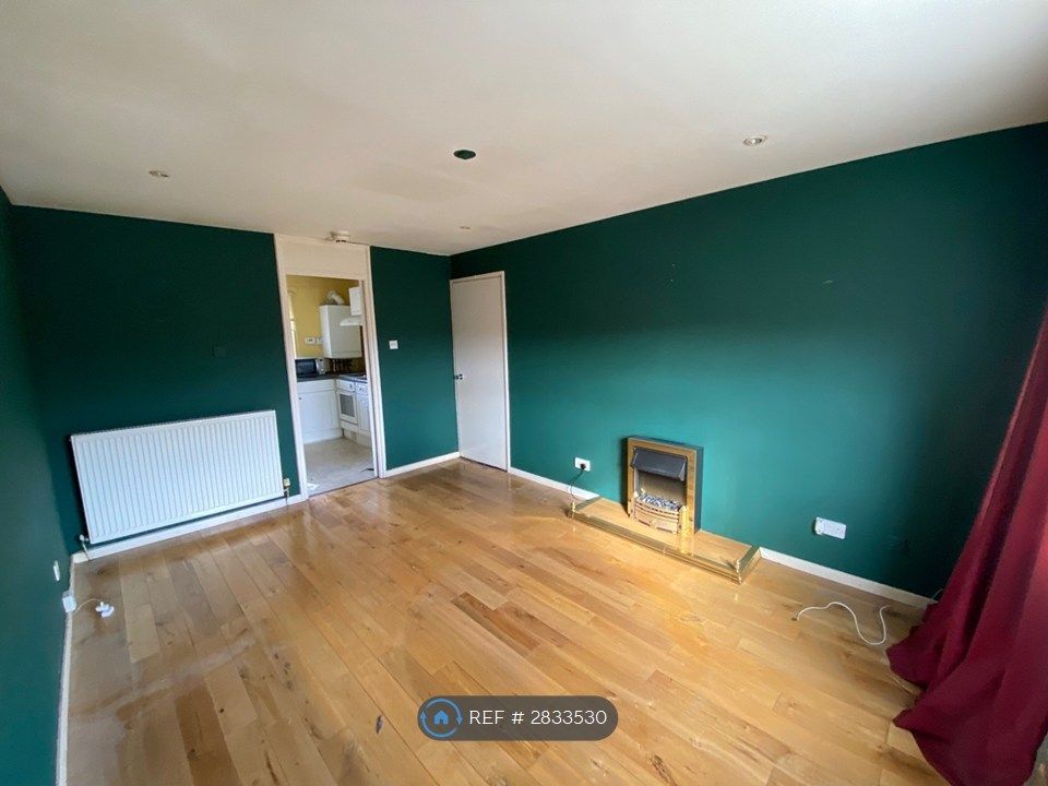 Property photo 3 of 16 Livingroom