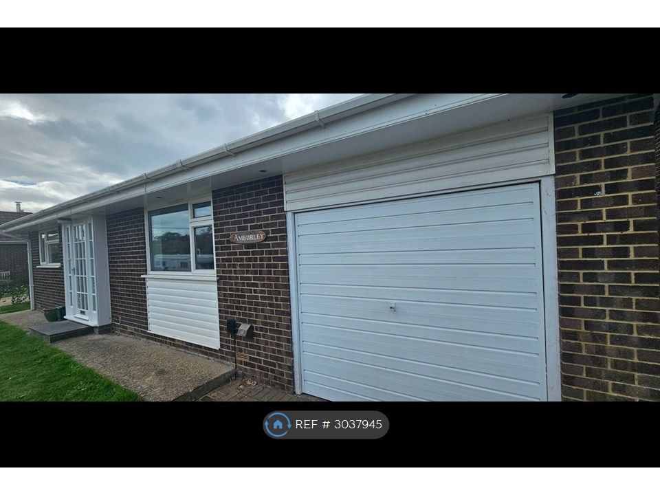 Property photo 3 of 31 Garage