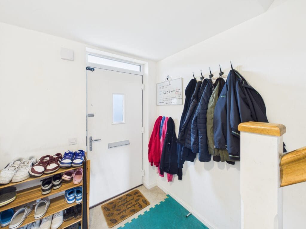 Property photo 2 of 31