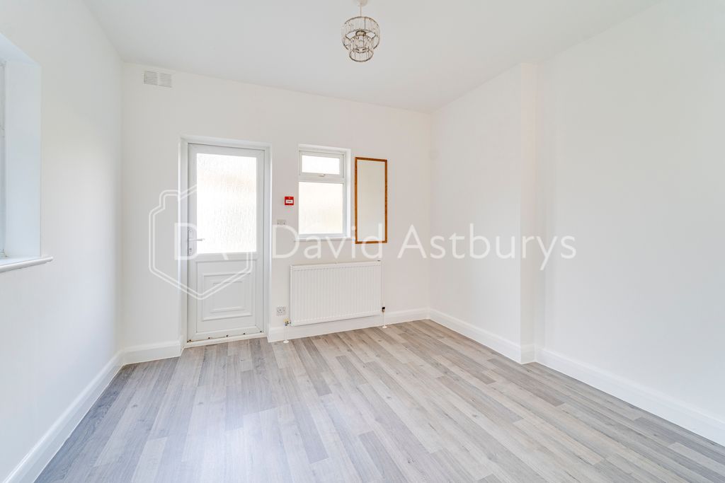 Property photo 3 of 12 Ndb05638_Enfused