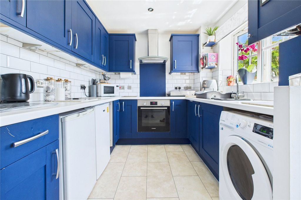 Property photo 2 of 29 Picture No. 04