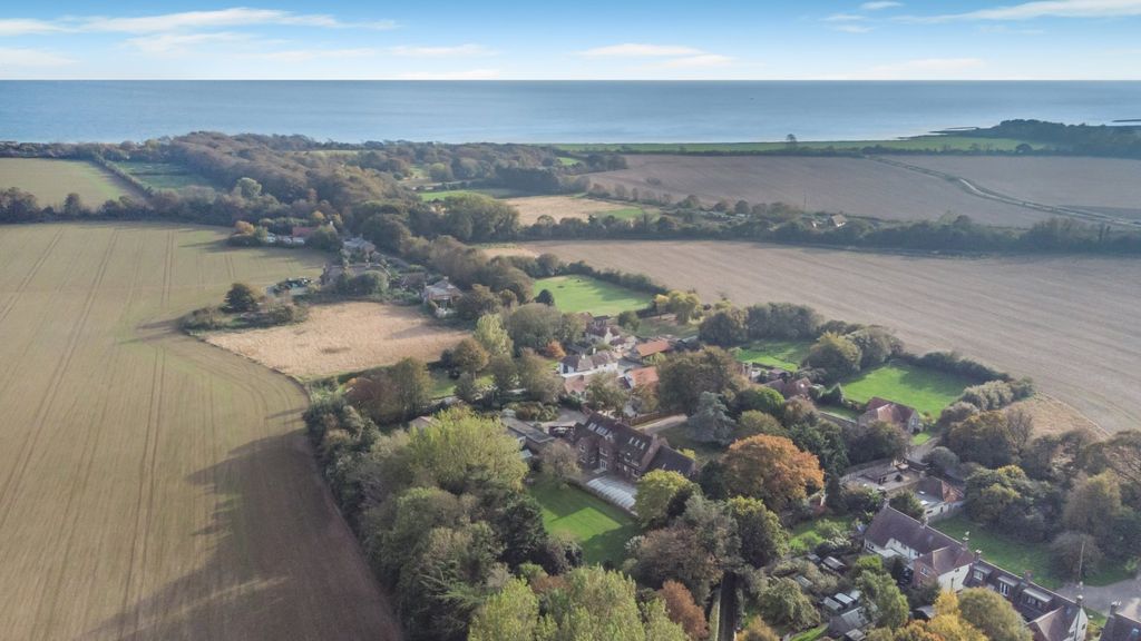 Property photo 2 of 18 Picture No. 15