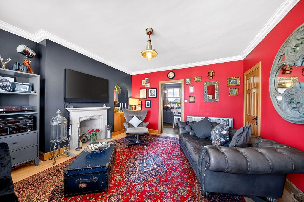 Property photo 2 of 21 Lounge