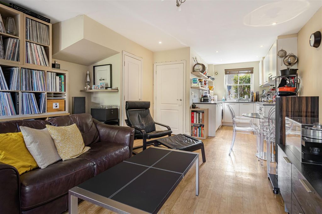 Property photo 3 of 19 13_77652.Jpg