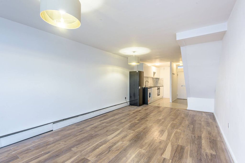 Property photo 2 of 8