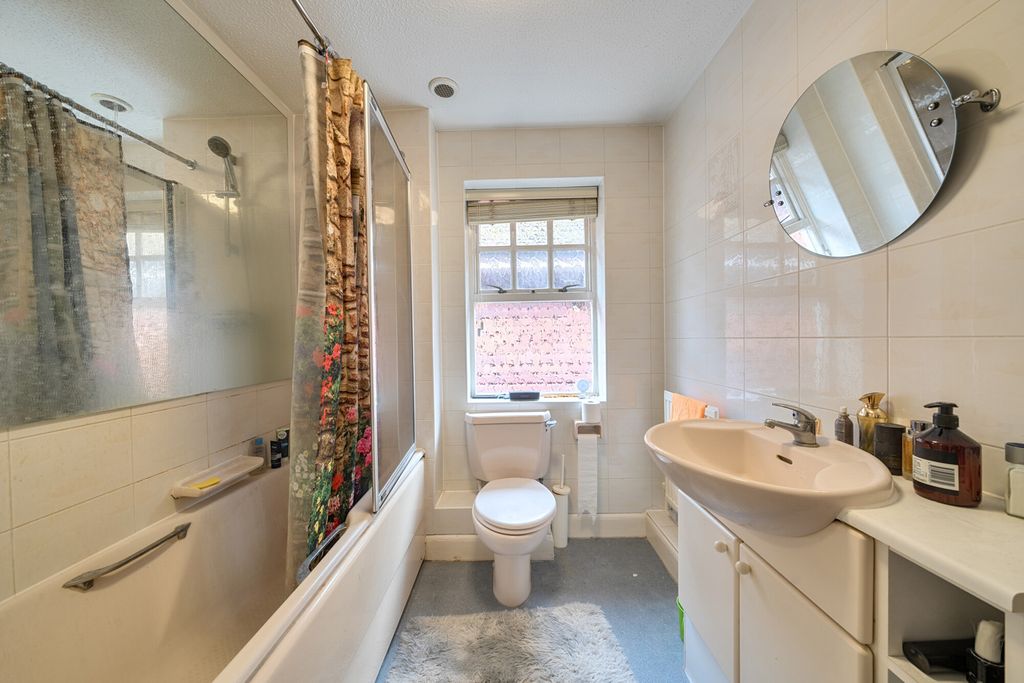 Property photo 3 of 43 1408620-8-6993035...