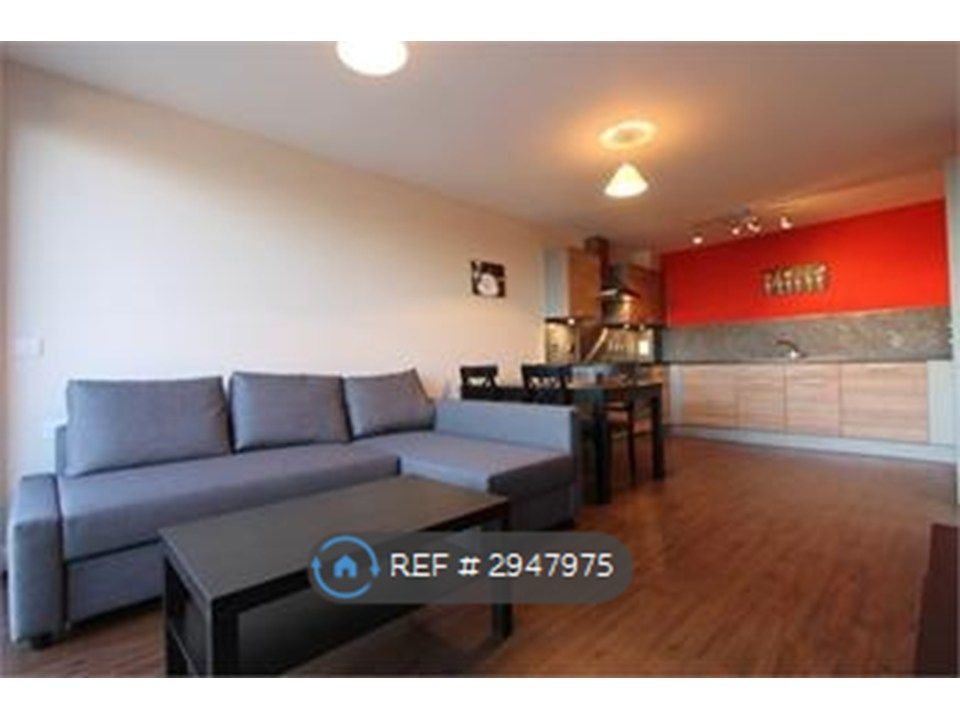 Property photo 3 of 8 Kitchen Lounge