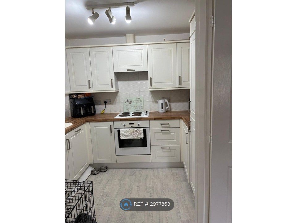 Property photo 3 of 7 Kitchen