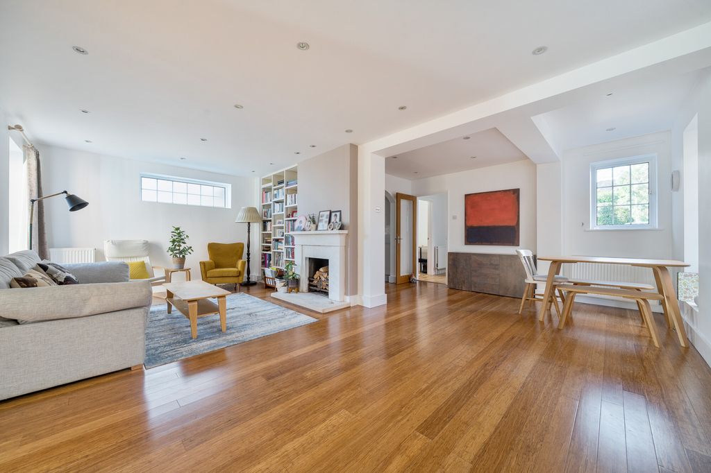 Property photo 3 of 5 Sitting / Dining Room